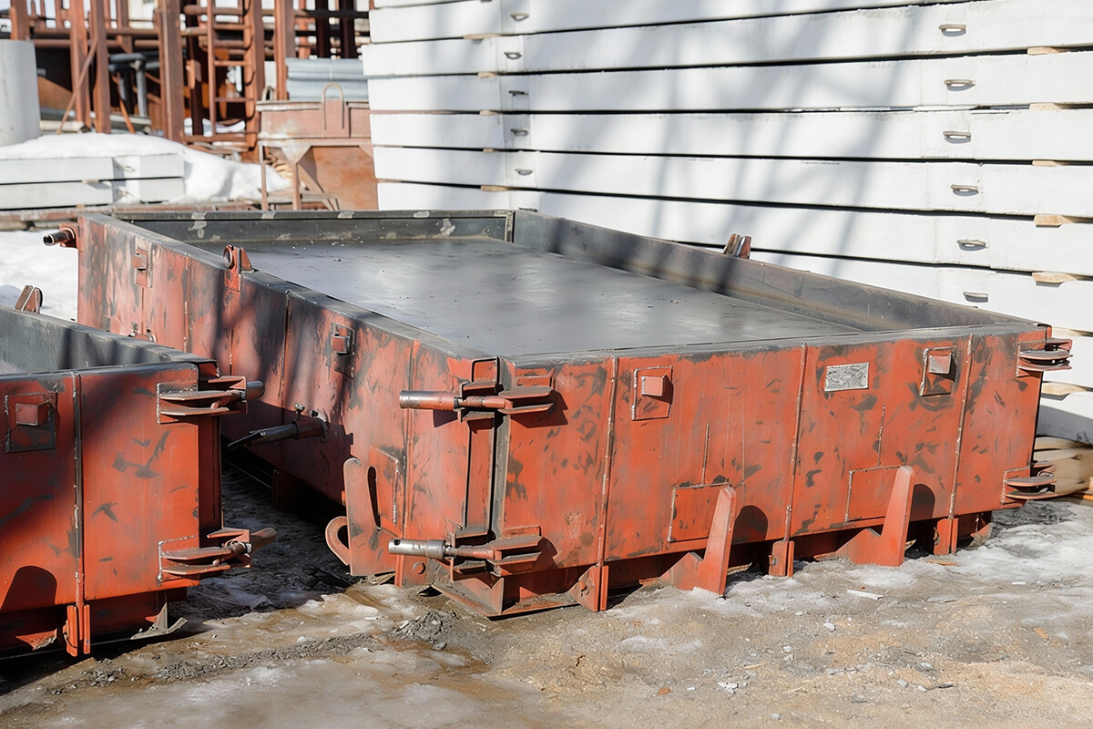 Insulated workshop containers modified from used container